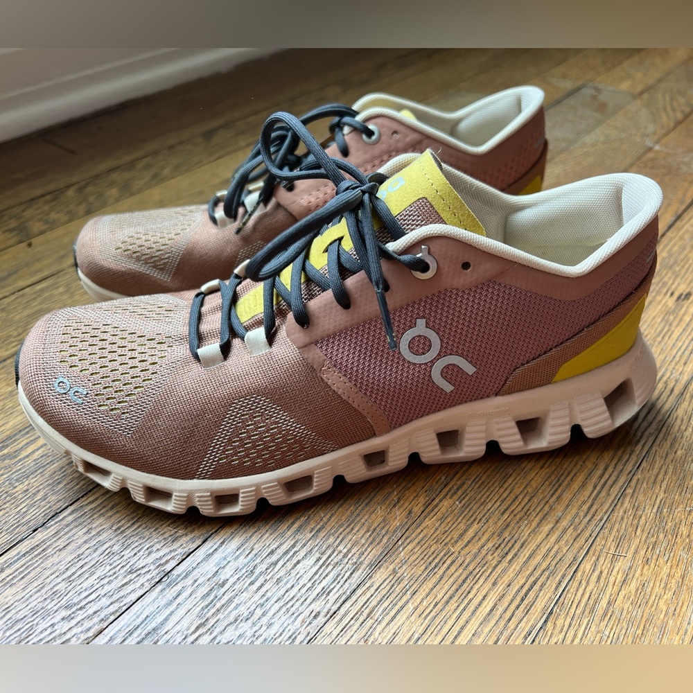 NEW On cloud running shoes